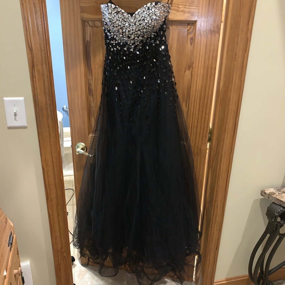 Black prom dress